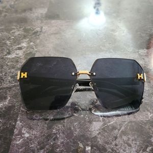 Hermes like black sunglasses 🕶 🌞